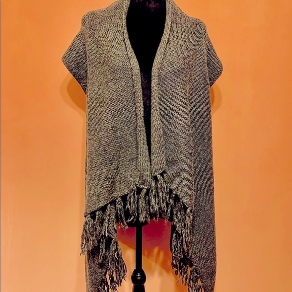 Sweater/Shrug - Picture 2 of 9